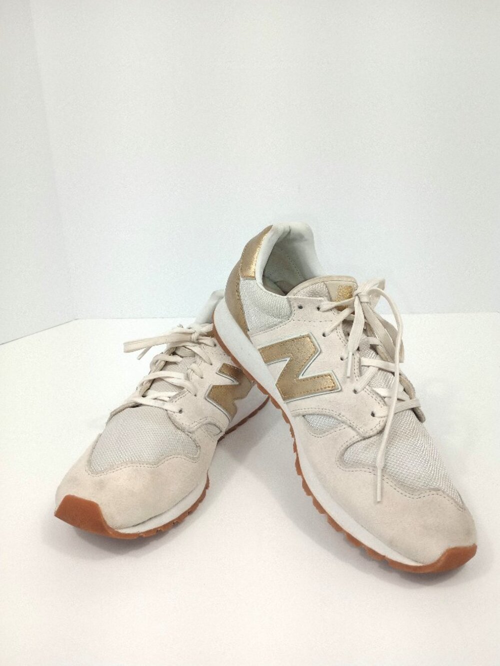 New Balance 520 Sneakers Women’s Size 11 Cream Gold WL520J1 Running Shoes